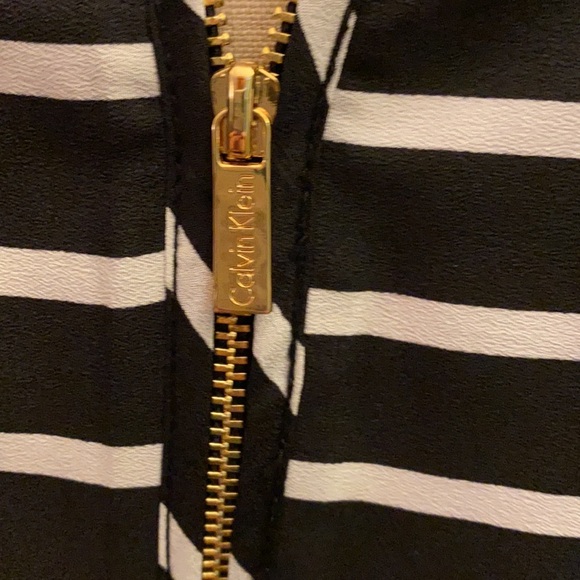 Calvin Klein Black and White Stripe Blouse Size L Pockets Zip Front Roll Sleeves - Picture 4 of 11